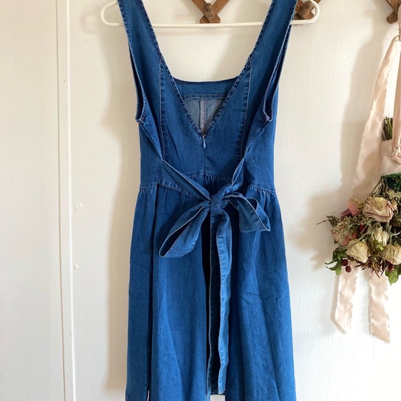 Blue Denim Sleeveless Dress - Picture 4 of 7